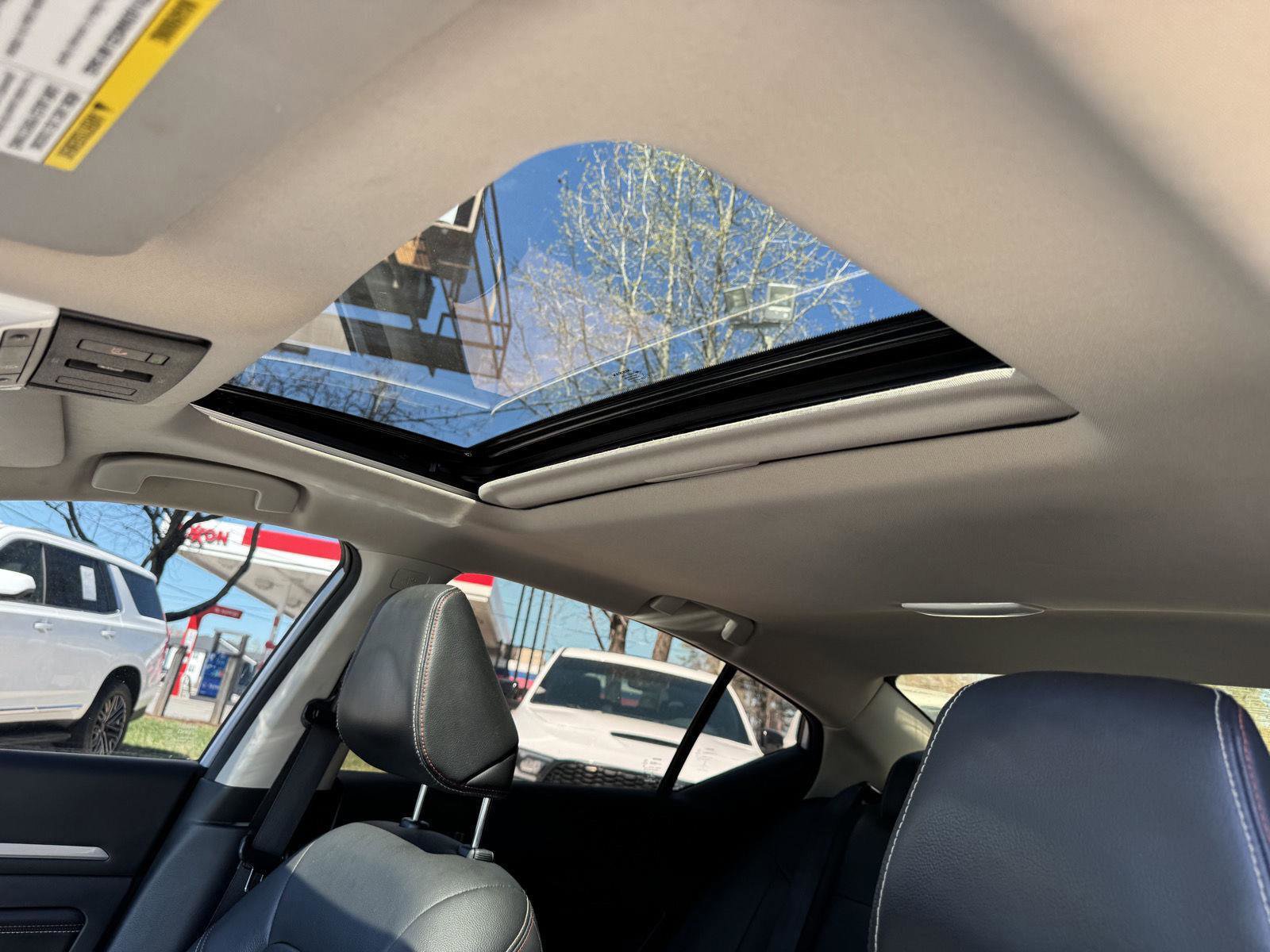 Used 2023 Nissan Altima 2.5 SR w/ SR Premium Package image 4