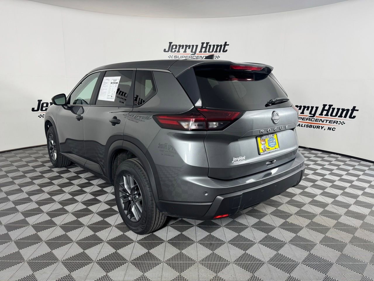 Used 2024 Nissan Rogue S image 9