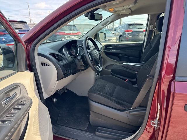 Used 2020 Dodge Grand Caravan SE w/ UConnect Hands-Free Group image 9