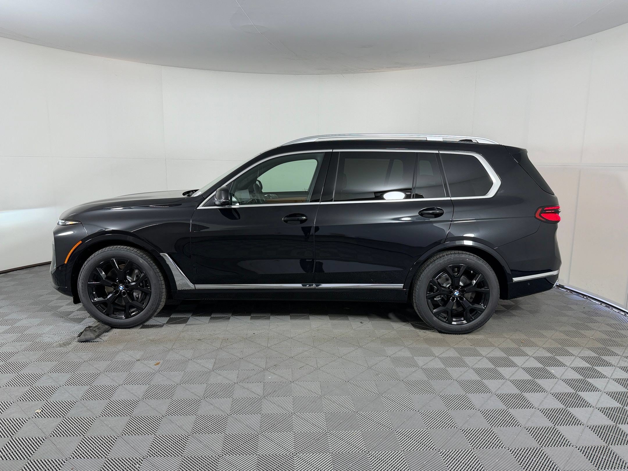 Used 2027 BMW X7 xDrive40i w/ Premium Package AWD/4WD image 2