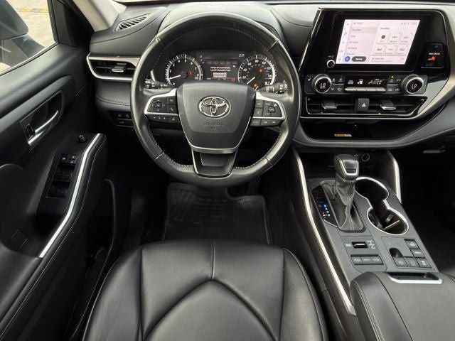 Used 2024 Toyota Highlander XLE AWD/4WD image 11