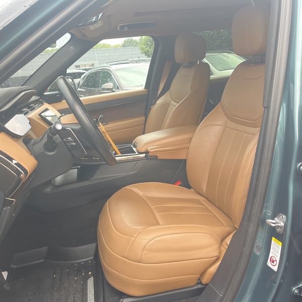 Used 2023 Land Rover Range Rover Sport SE AWD/4WD image 2