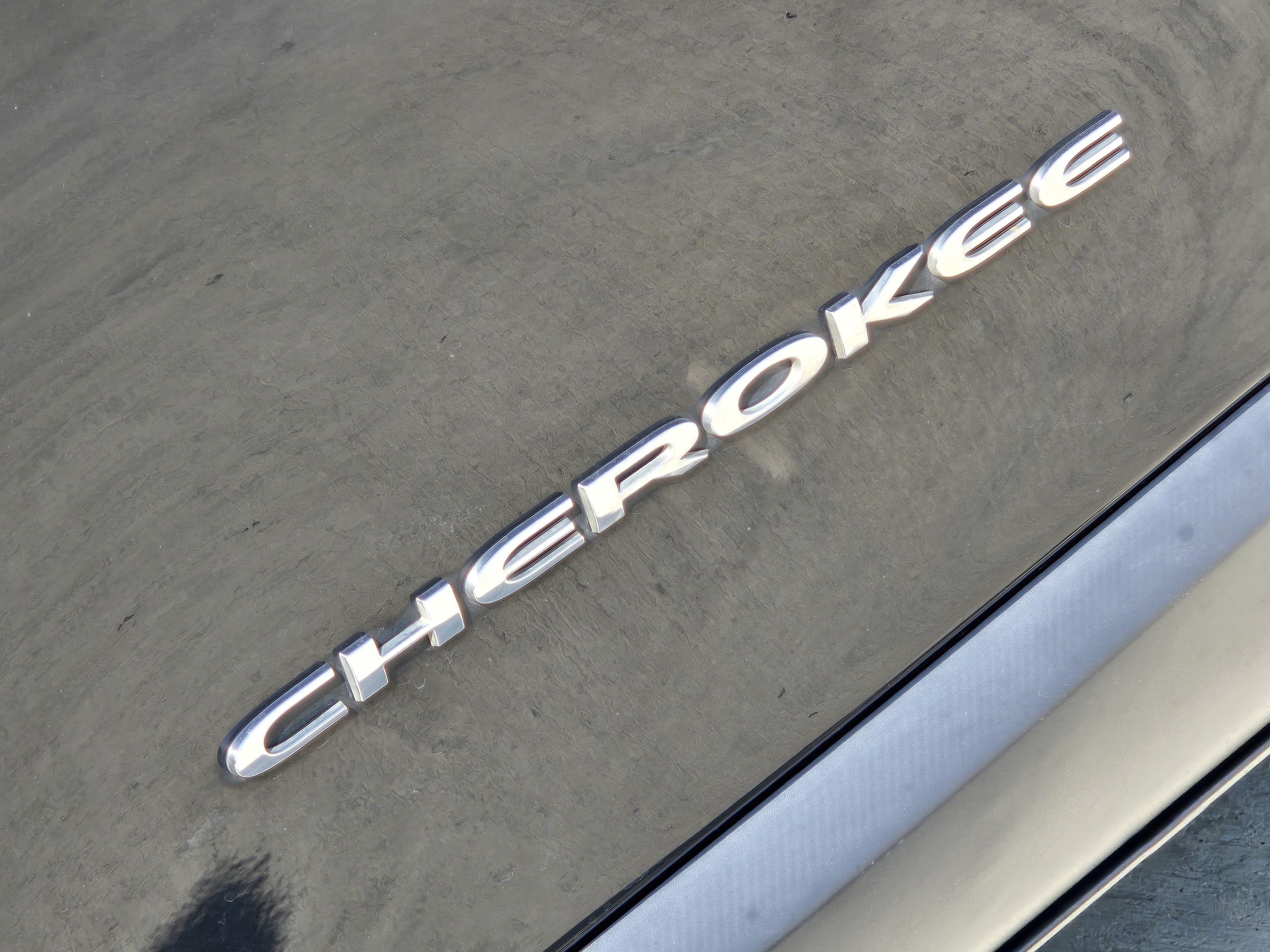 Used 2021 Jeep Cherokee Limited AWD/4WD image 10