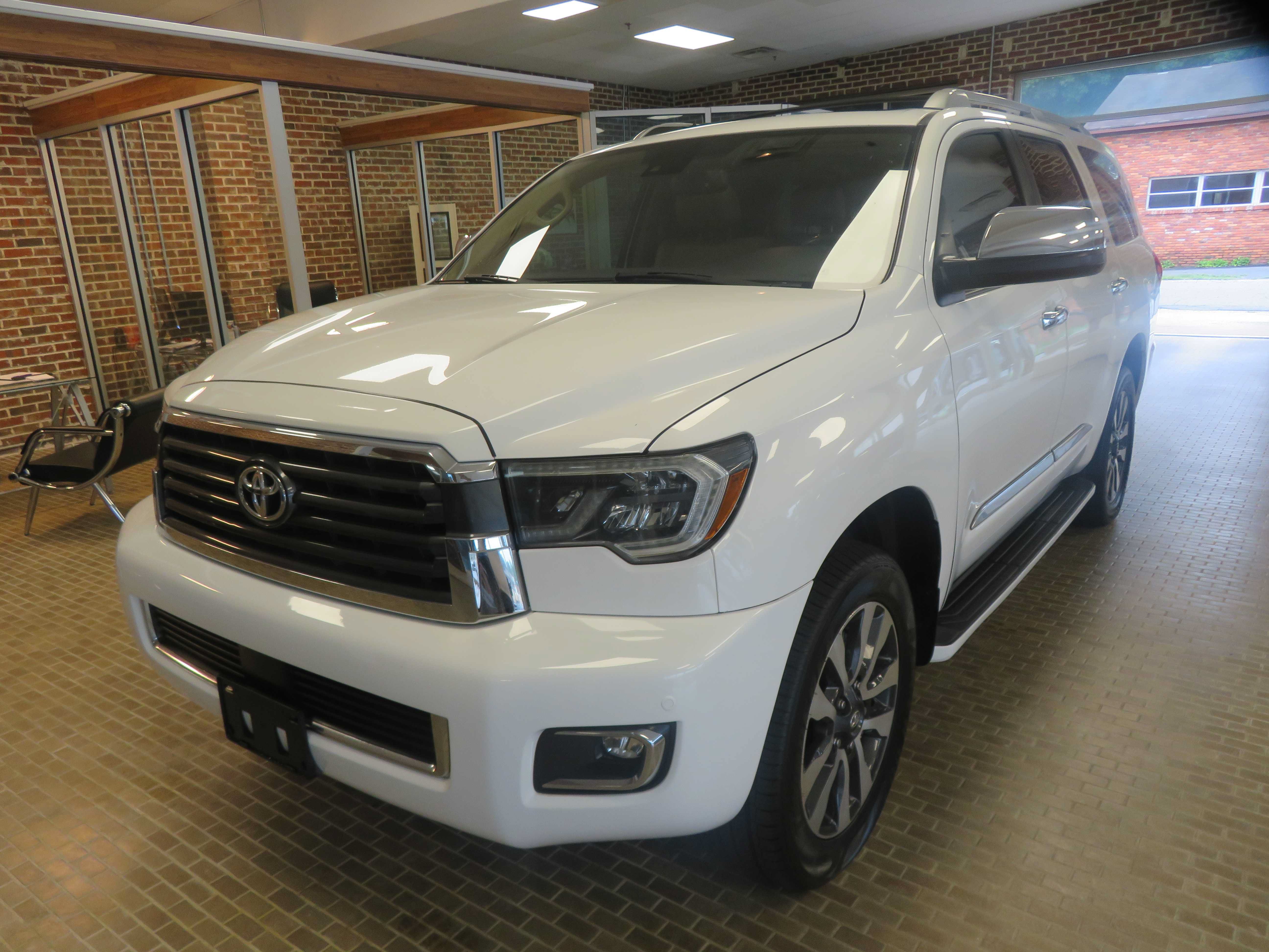 Used 2018 Toyota Sequoia Limited w/ Safety & Convenience Package AWD/4WD image 85