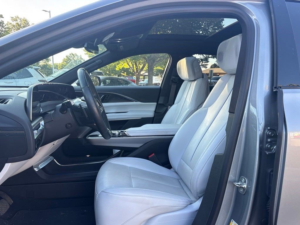 Used 2024 Cadillac Lyriq Sport AWD/4WD image 12