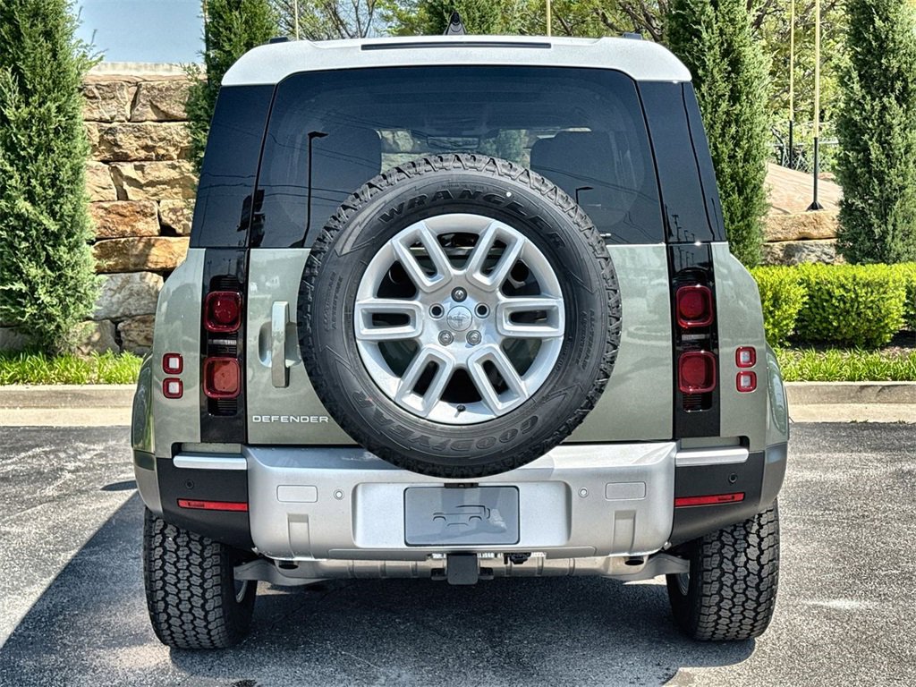 Used 2025 Land Rover Defender 110 S image 4