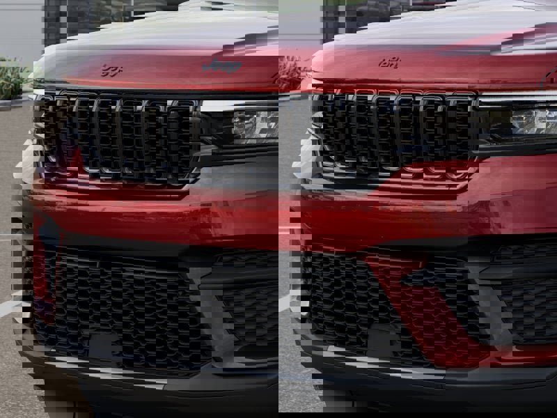 New 2025 Jeep Grand Cherokee Altitude image 28