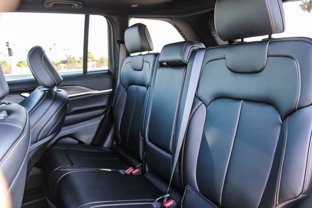 New 2026 Jeep Grand Cherokee Limited AWD/4WD image 19