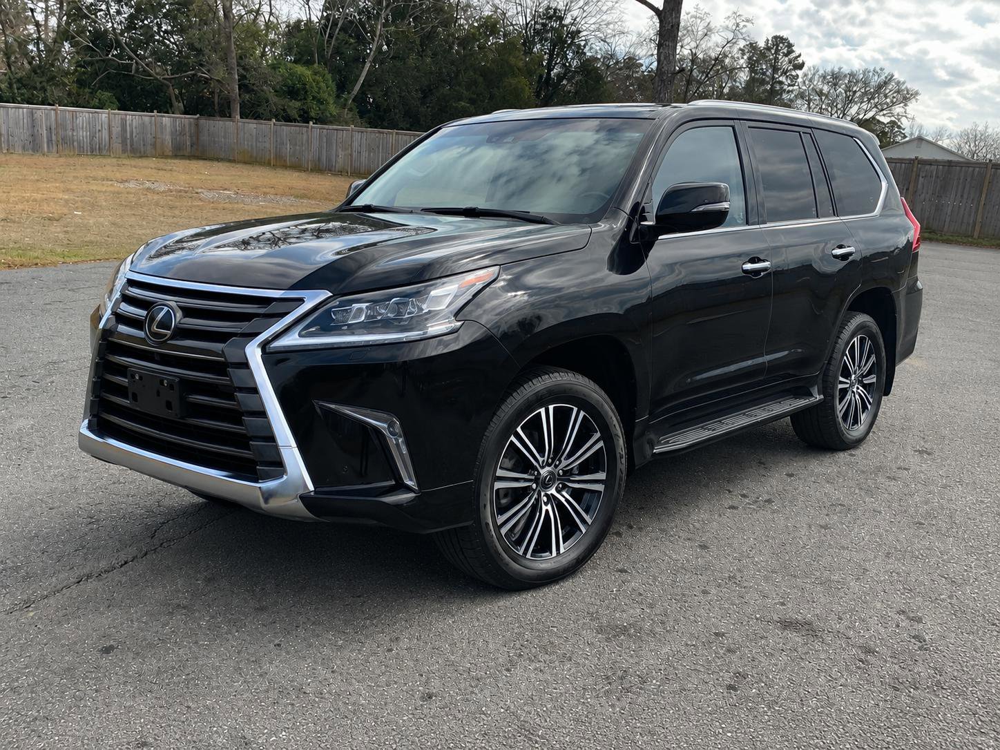 Used 2021 Lexus LX 570 4WD w/ Luxury Package image 1