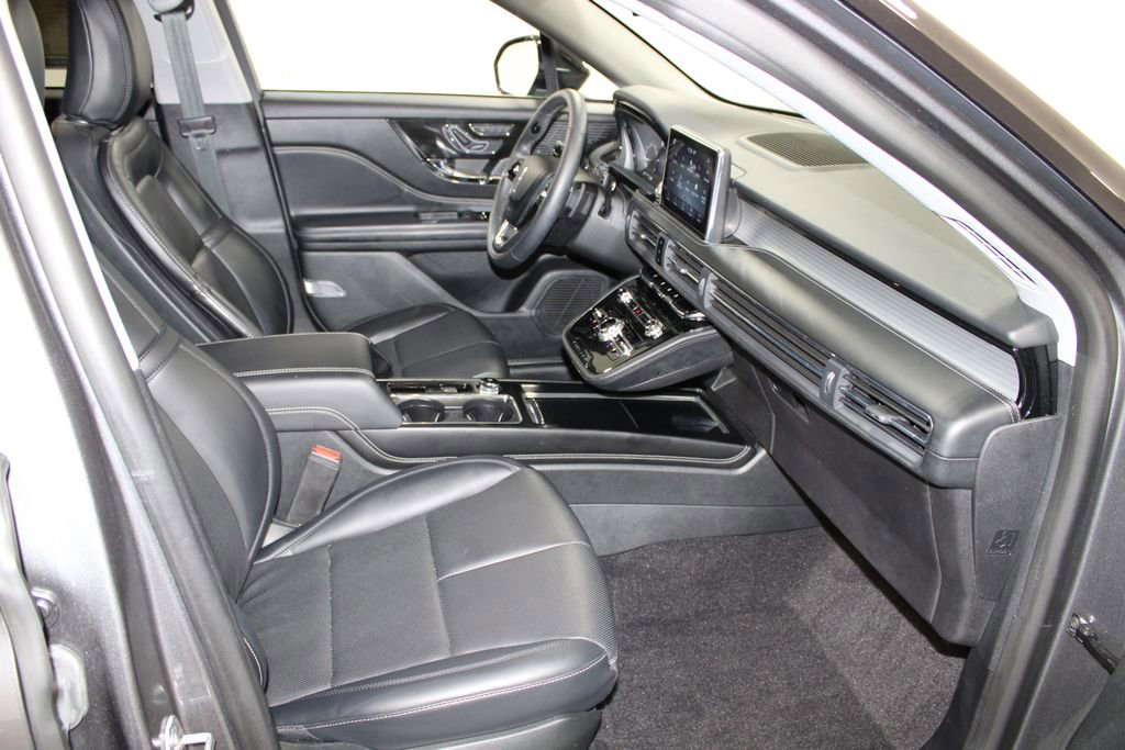 Used 2022 Lincoln Corsair Standard w/ Equipment Group 101A image 28