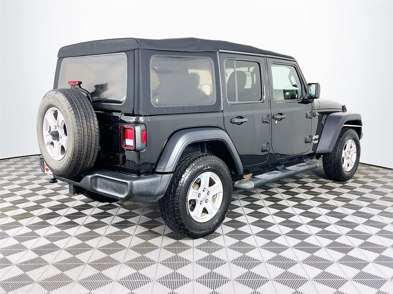 Used 2018 Jeep Wrangler Unlimited Sport S image 9