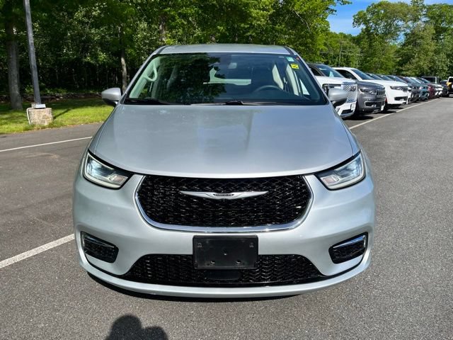 Used 2023 Chrysler Pacifica Touring-L FWD image 3