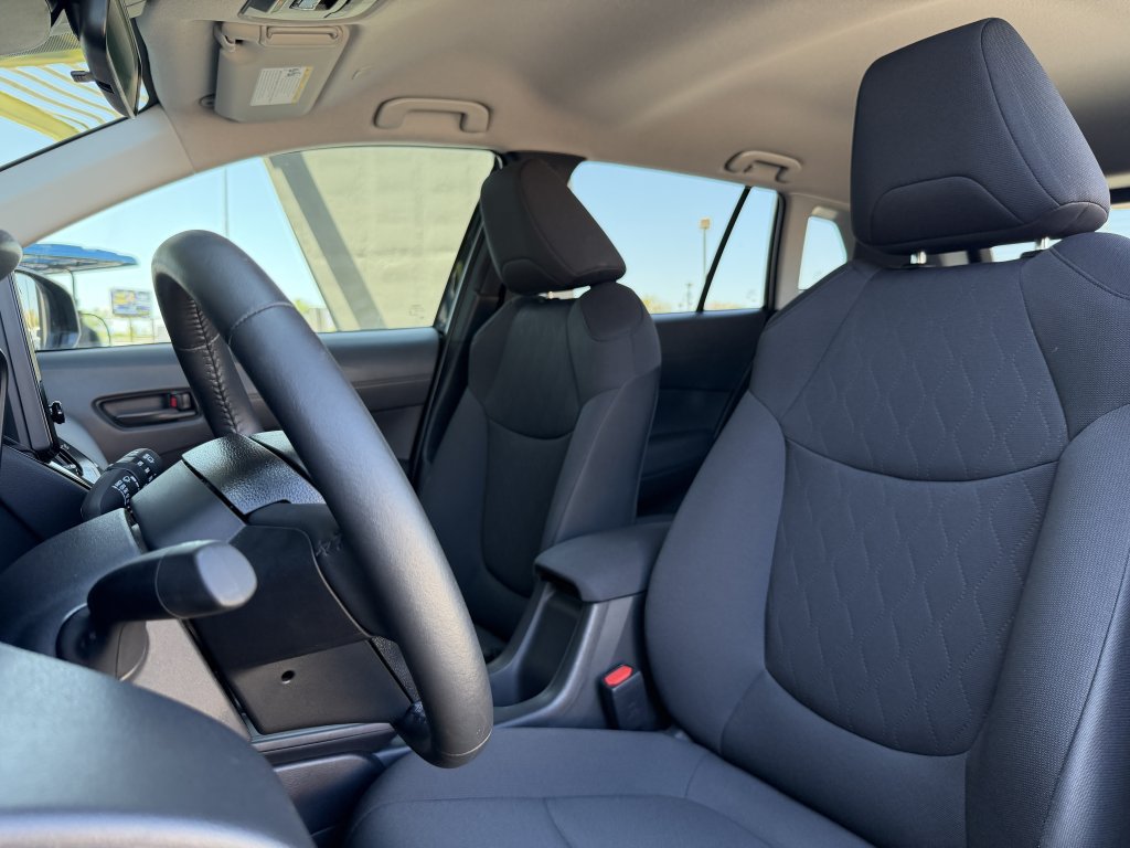 Used 2026 Toyota Corolla Cross LE FWD image 31