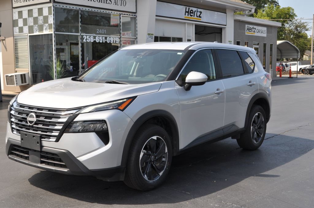Used 2024 Nissan Rogue SV image 3
