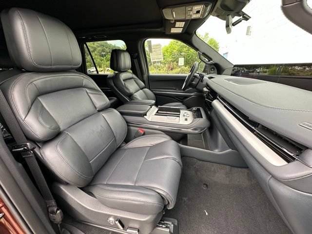 New 2027 Lincoln Navigator Reserve w/ Jet Appearance Package AWD/4WD image 22