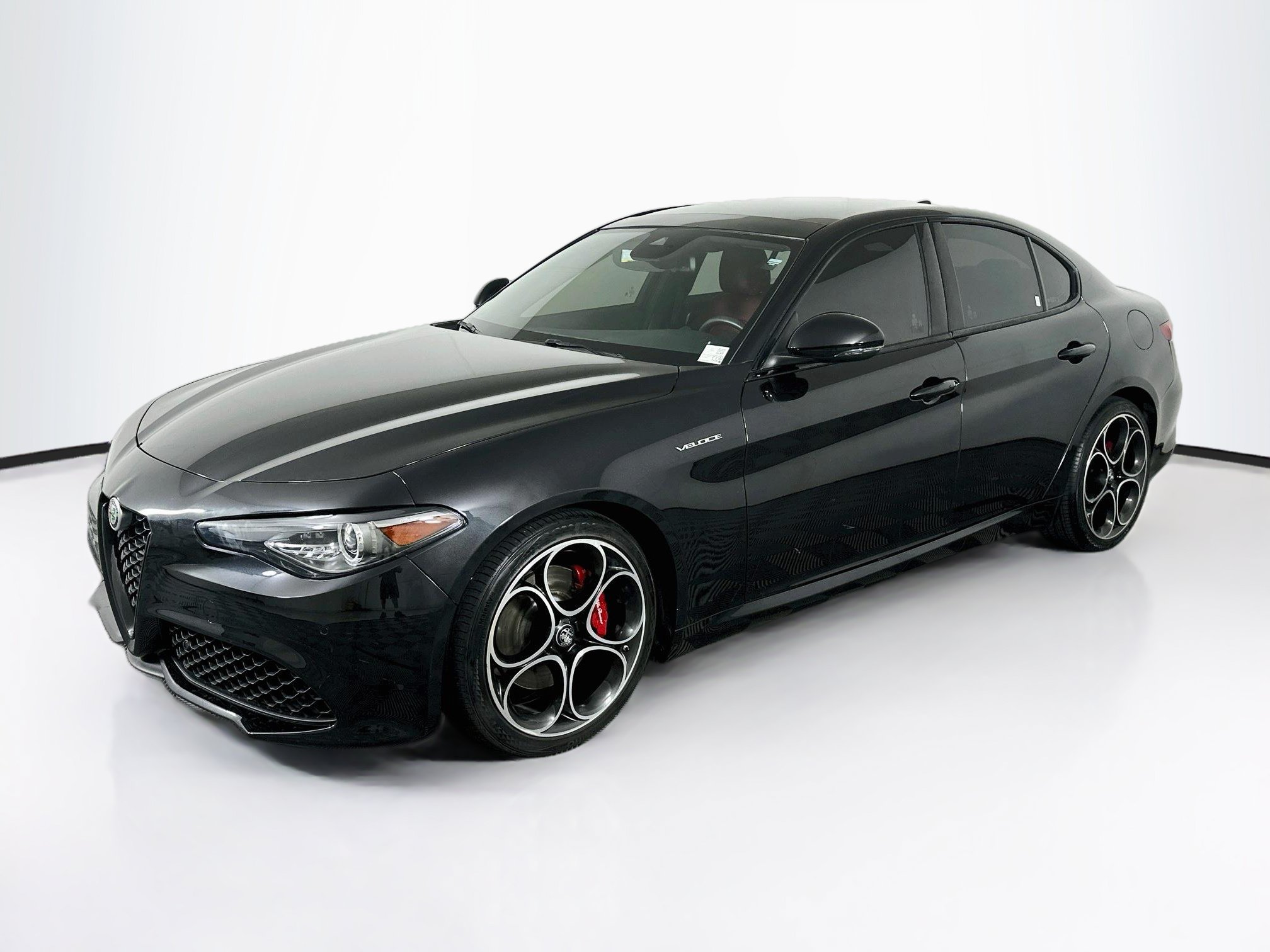 Used 2023 Alfa Romeo Giulia Veloce RWD image 3
