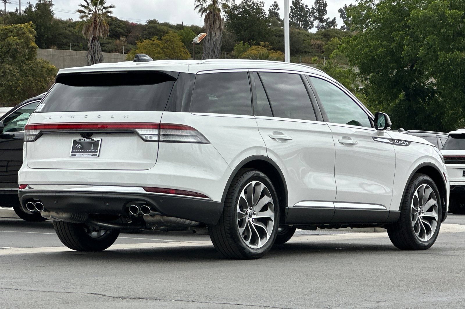 New 2026 Lincoln Aviator 2WD image 3
