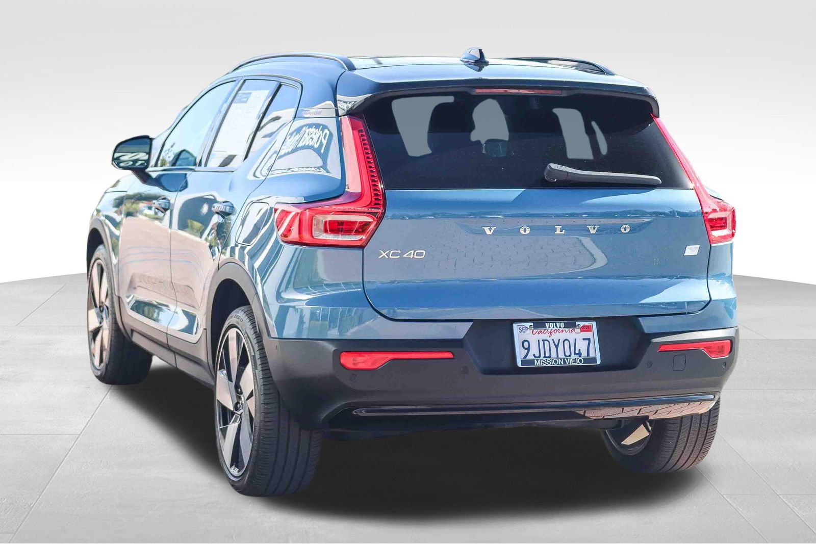 Used 2023 Volvo XC40 Recharge Plus AWD/4WD image 5