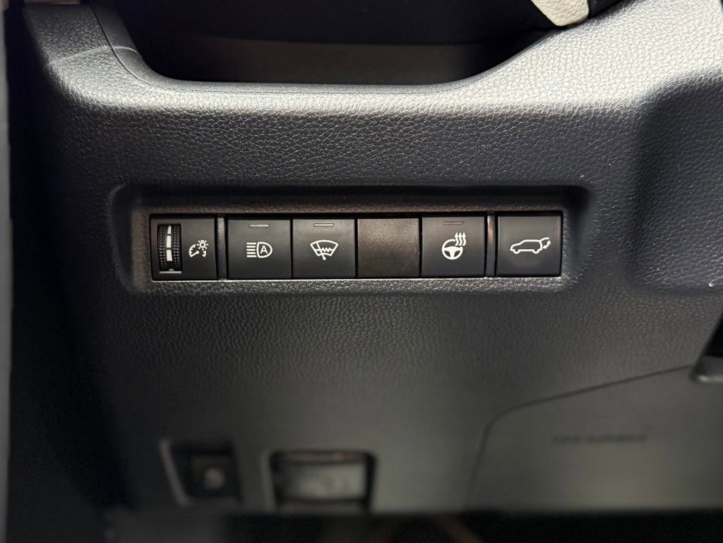 Used 2020 Toyota RAV4 XLE image 22