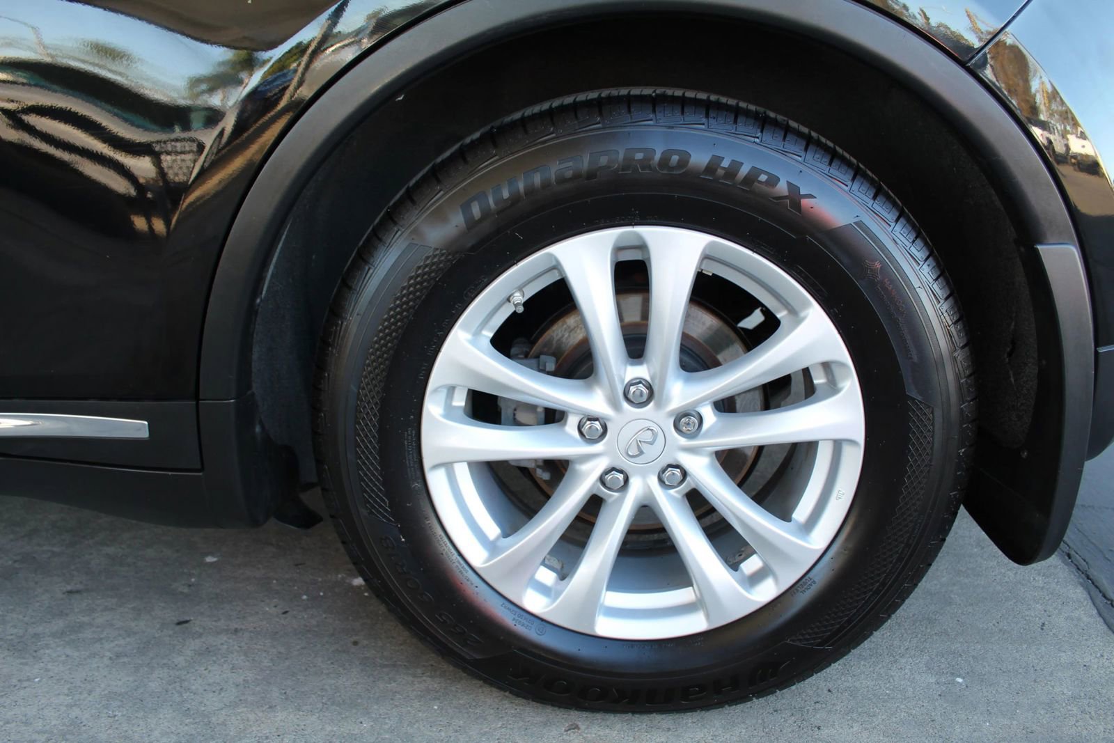 Used 2017 INFINITI QX70 3.7 w/ Premium Package image 40