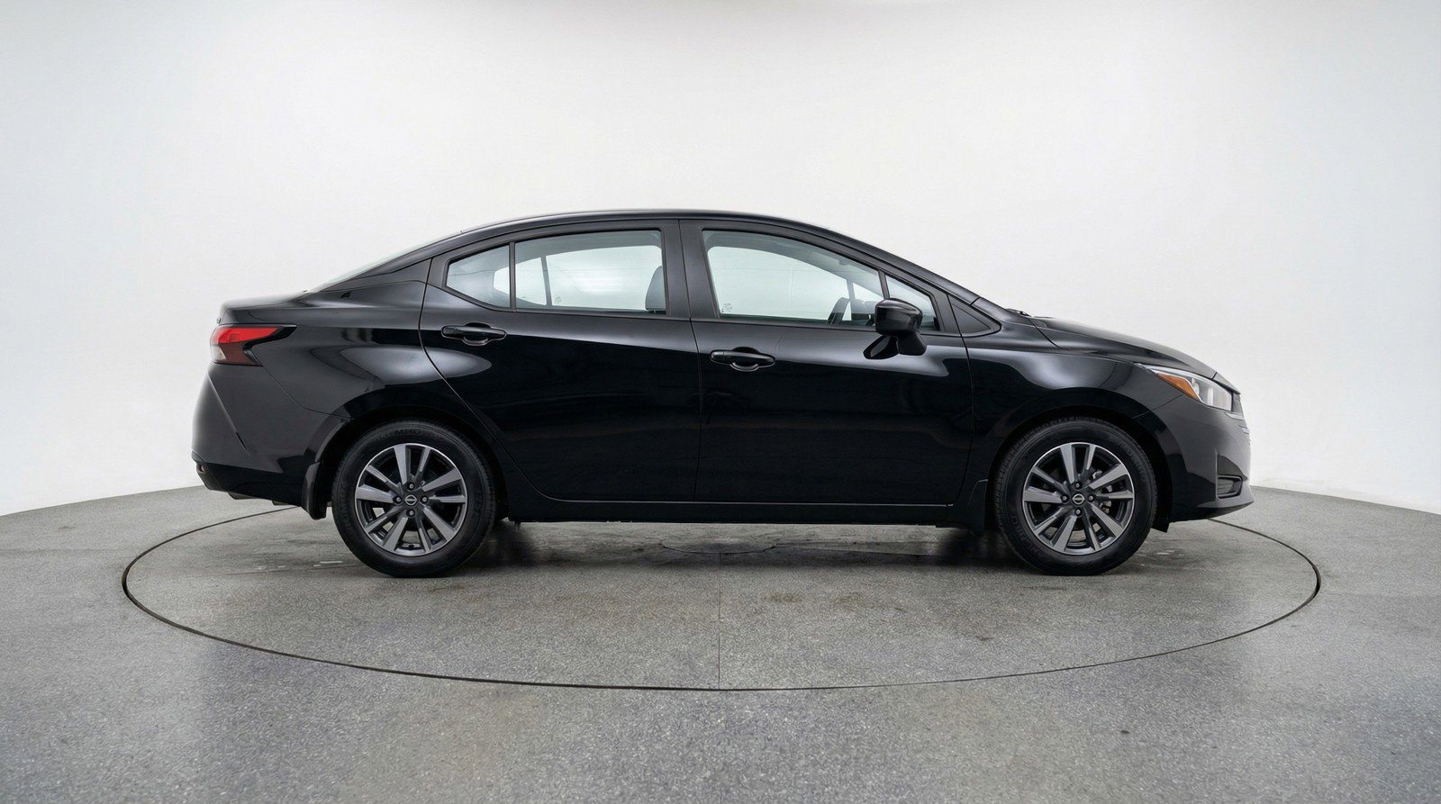 Used 2025 Nissan Versa SV FWD image 11