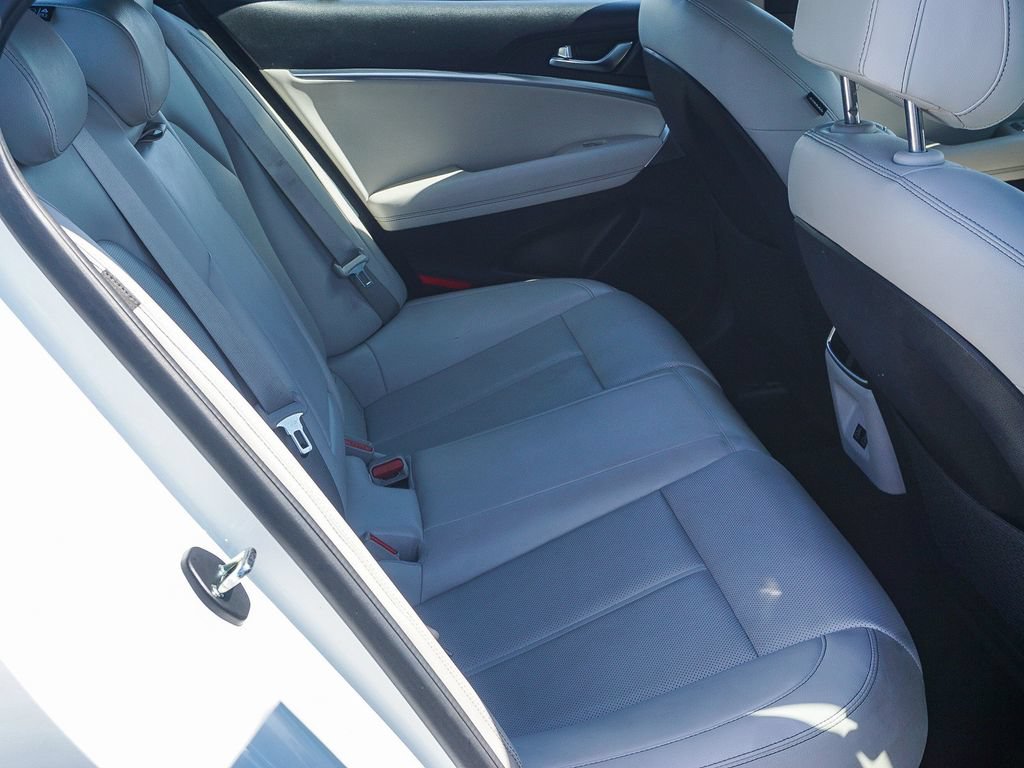 Used 2025 Genesis G70 2.5T RWD image 13