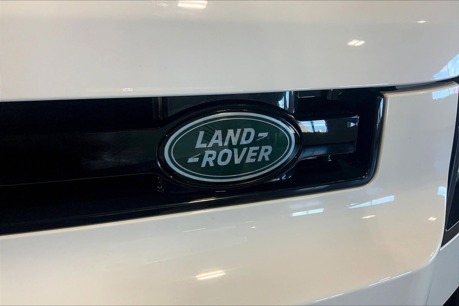 Used 2025 Land Rover Defender 130 S image 31