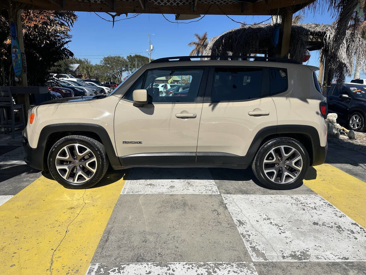 Used 2015 Jeep Renegade Latitude image 9