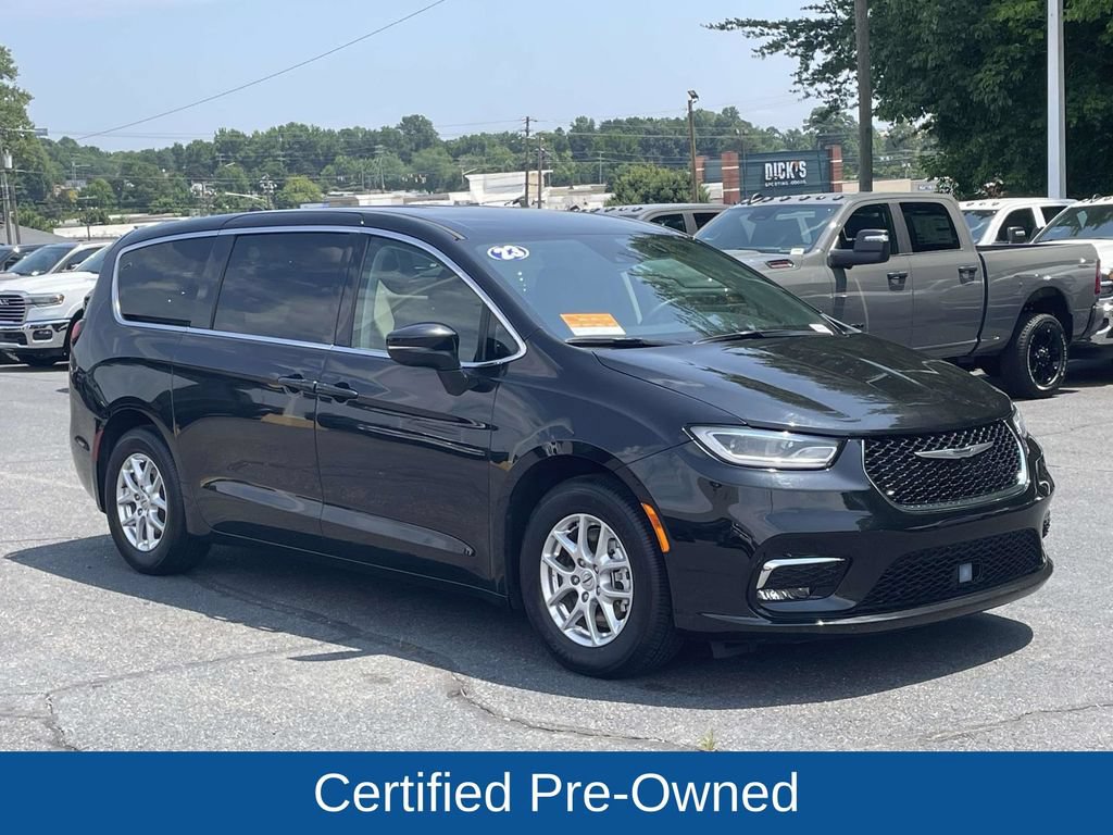 Certified 2023 Chrysler Pacifica Touring-L FWD image 2