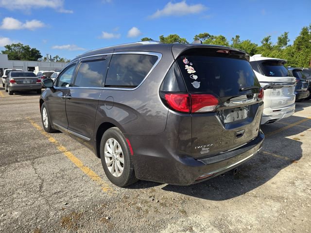 Used 2018 Chrysler Pacifica Touring-L FWD image 9