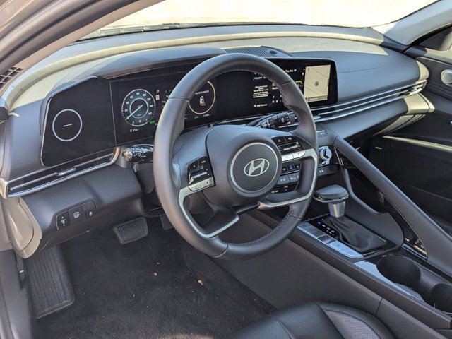 Used 2025 Hyundai Elantra Limited image 9