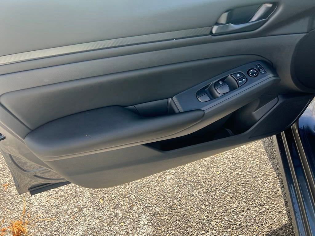 Used 2025 Nissan Altima 2.5 S image 12