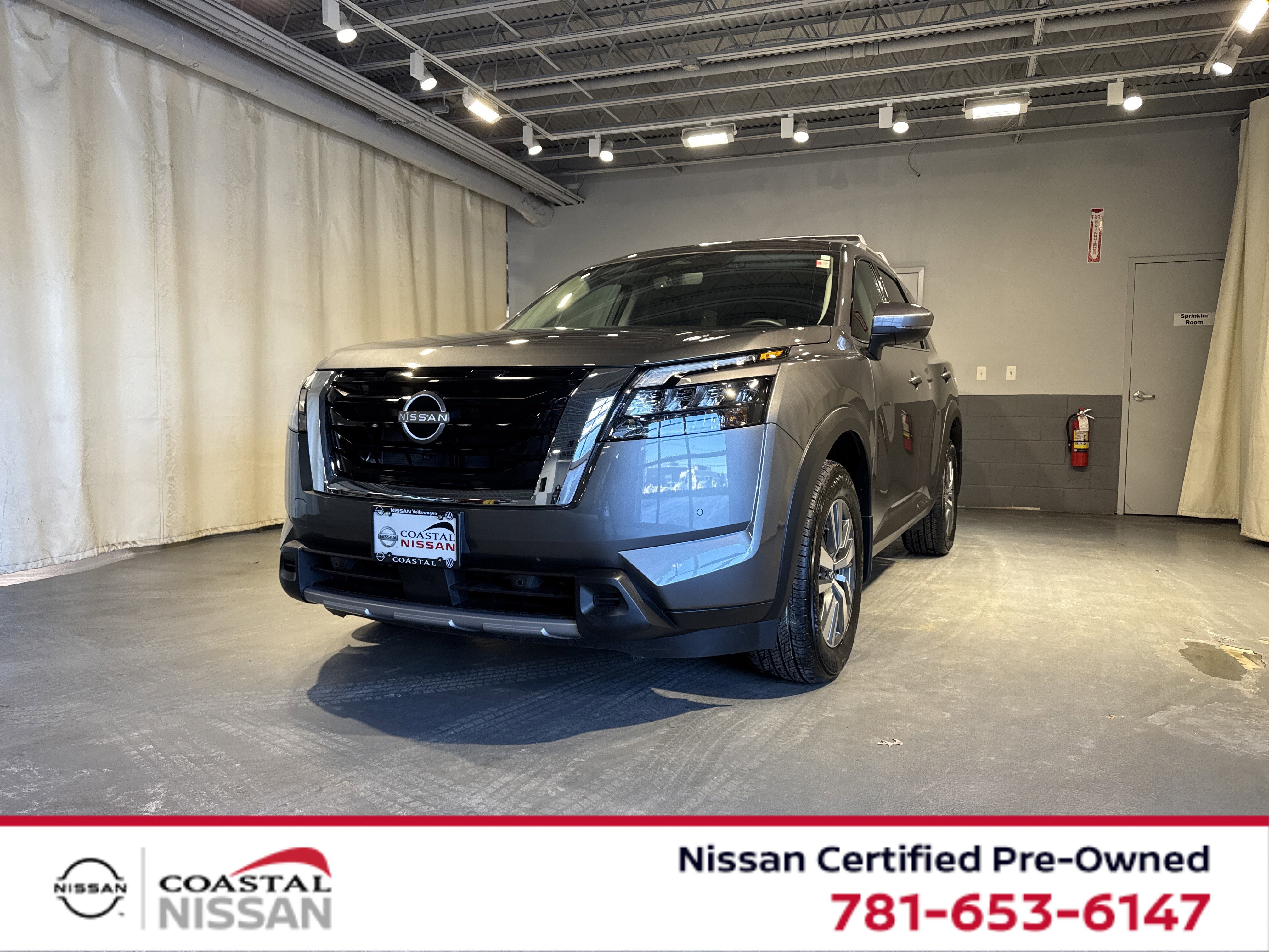 Certified 2025 Nissan Pathfinder SL image 1