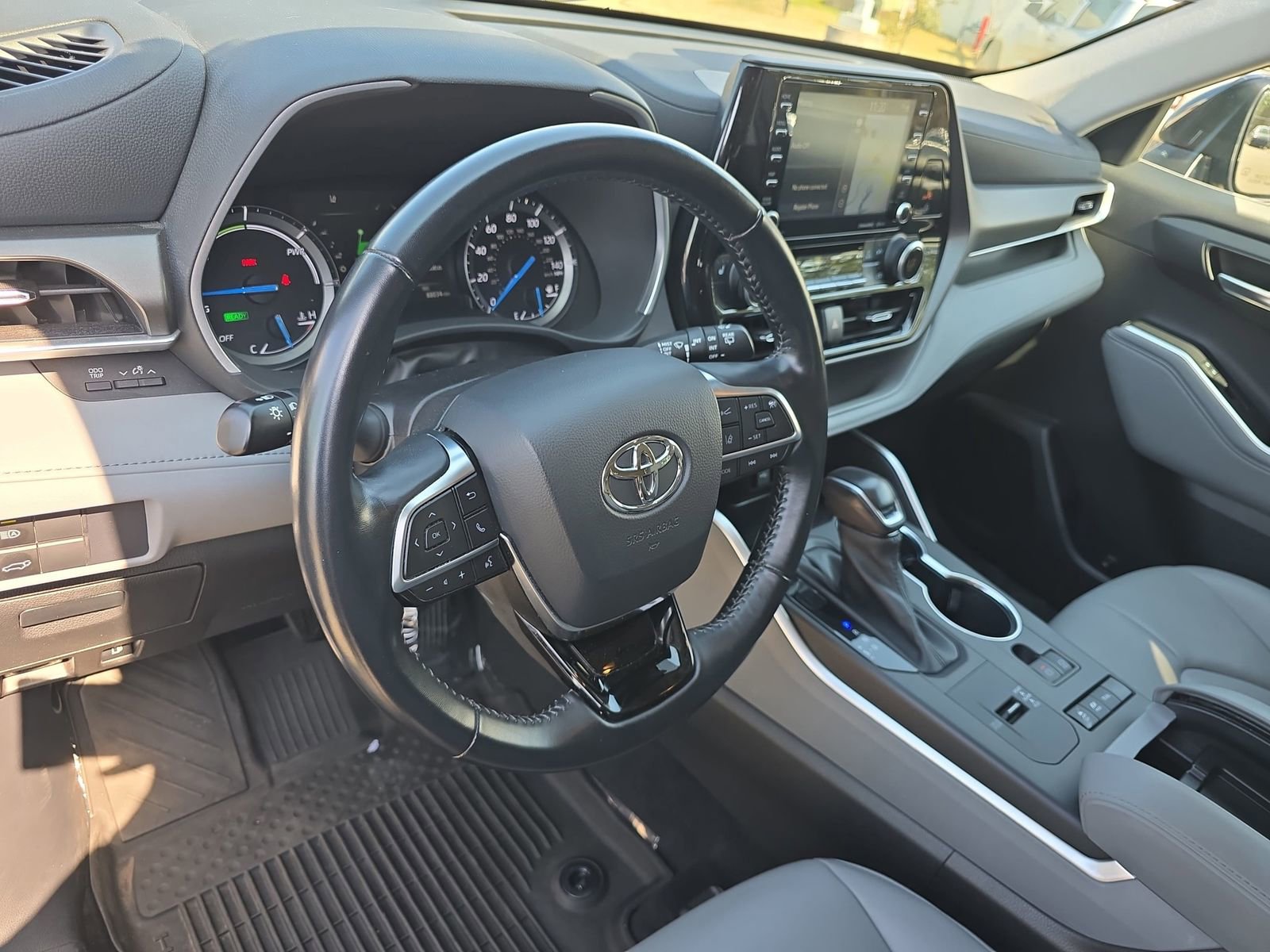 Used 2021 Toyota Highlander XLE image 21