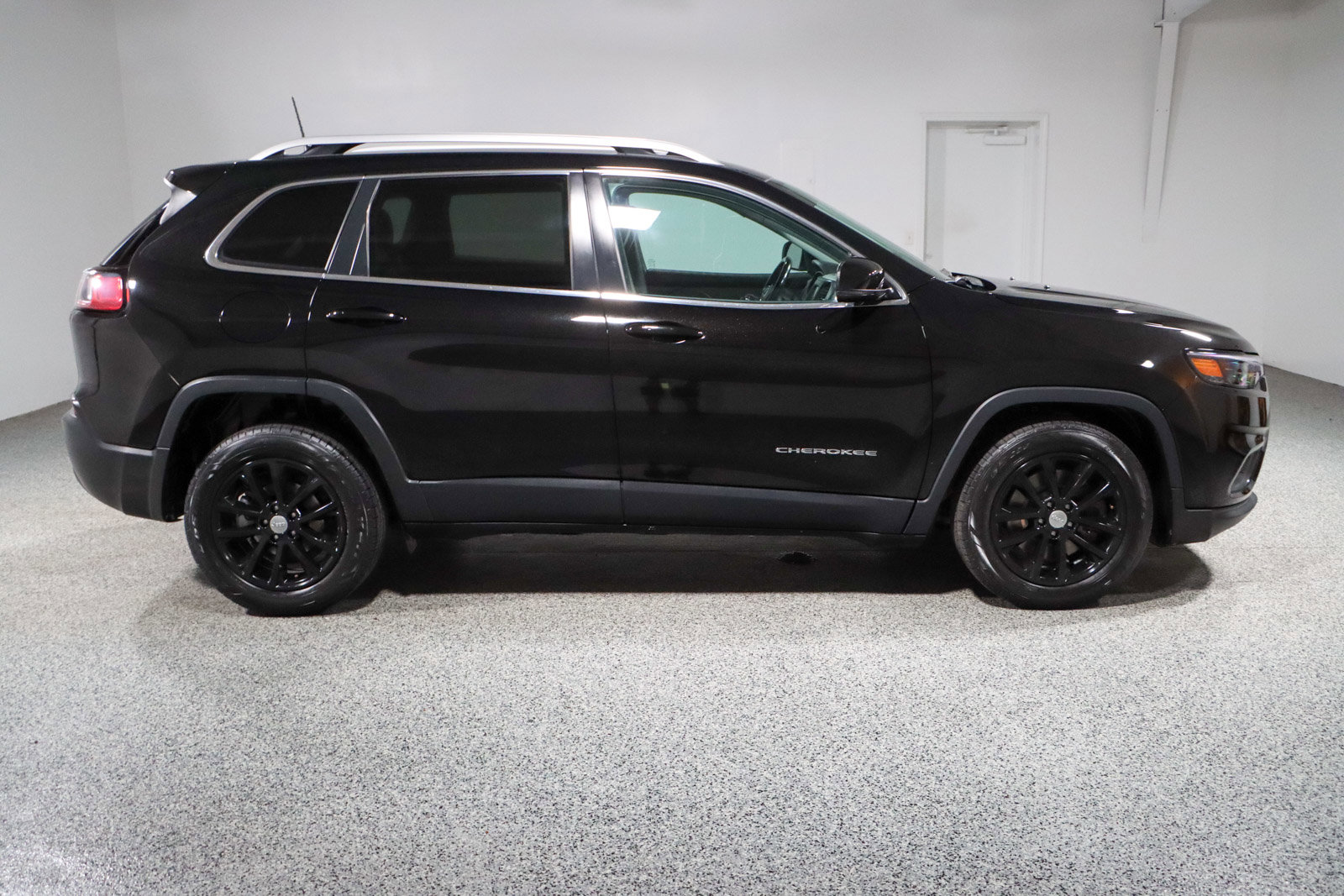 Used 2021 Jeep Cherokee Latitude Plus FWD image 6