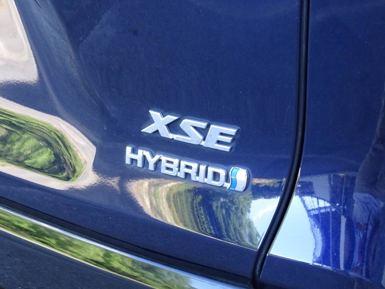 Used 2019 Toyota RAV4 XSE AWD/4WD image 10
