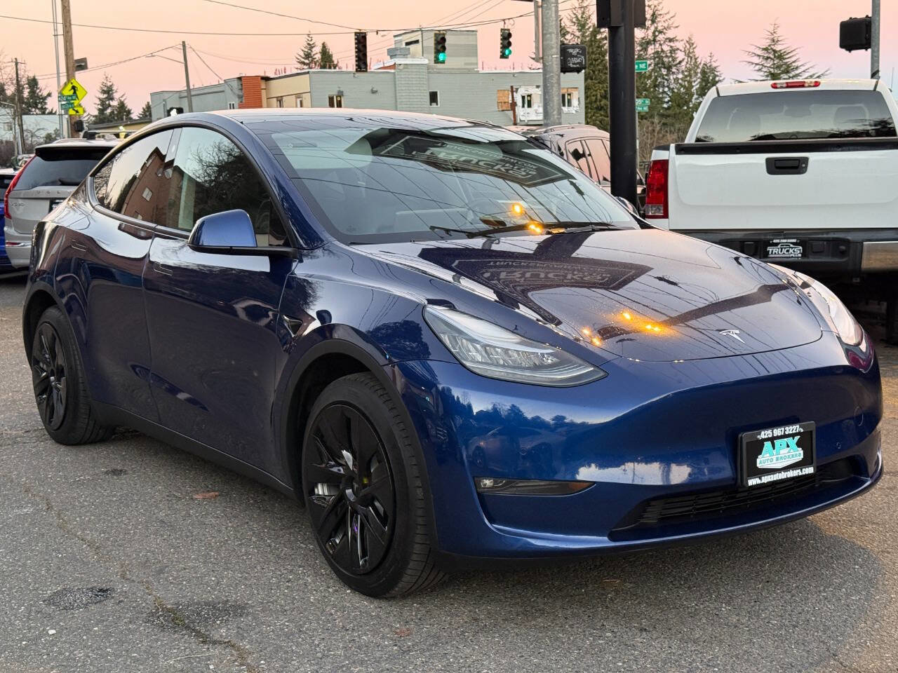 Used 2021 Tesla Model Y Long Range image 9