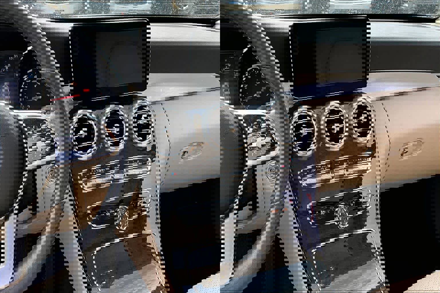 Used 2020 Mercedes-Benz C 300 4MATIC Sedan image 5