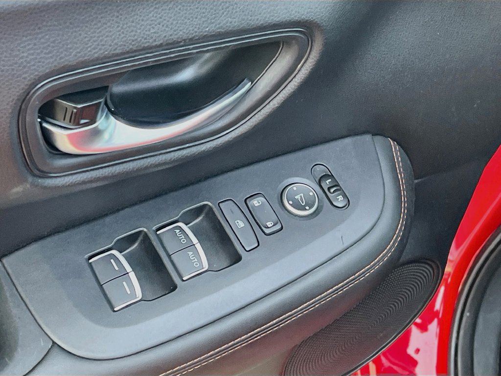 Used 2025 Honda HR-V Sport image 17