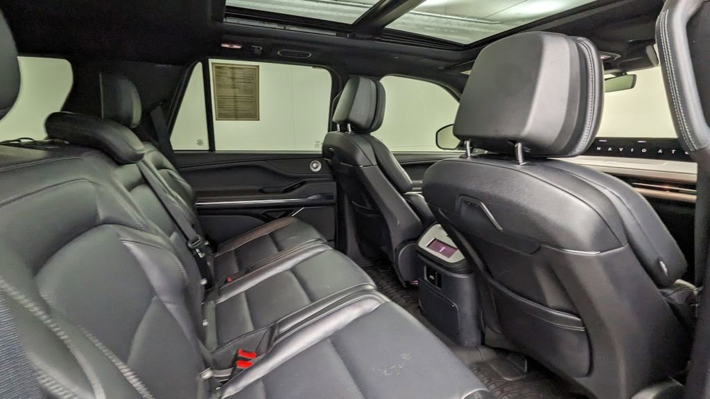 Used 2025 Lincoln Navigator Reserve w/ Jet Appearance Package image 43