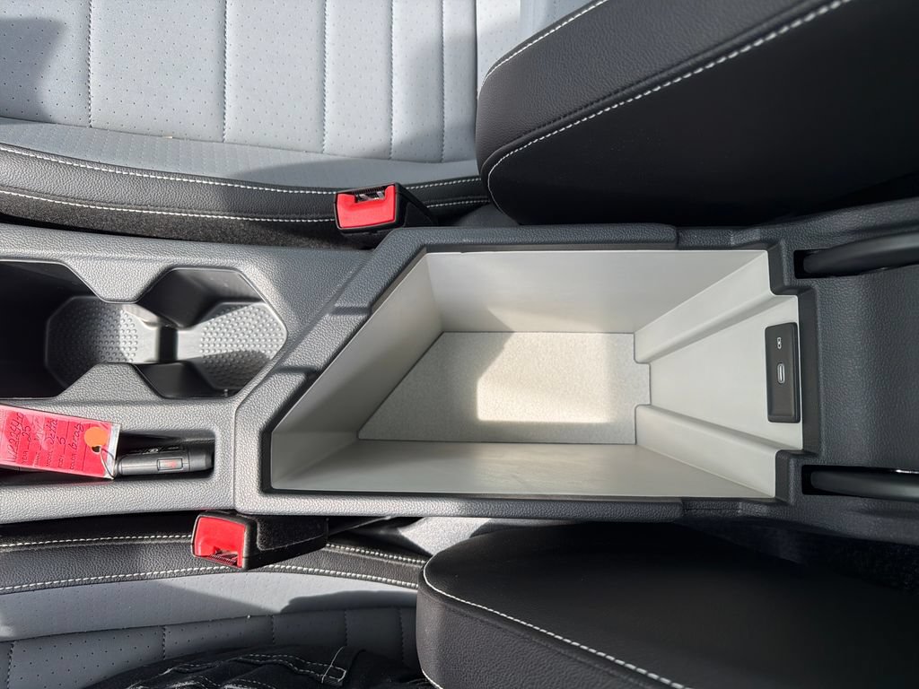 Used 2025 Volkswagen Jetta SE w/ Sunroof Package FWD image 26