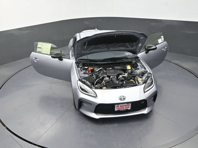 New 2025 Toyota GR86 Premium RWD image 32