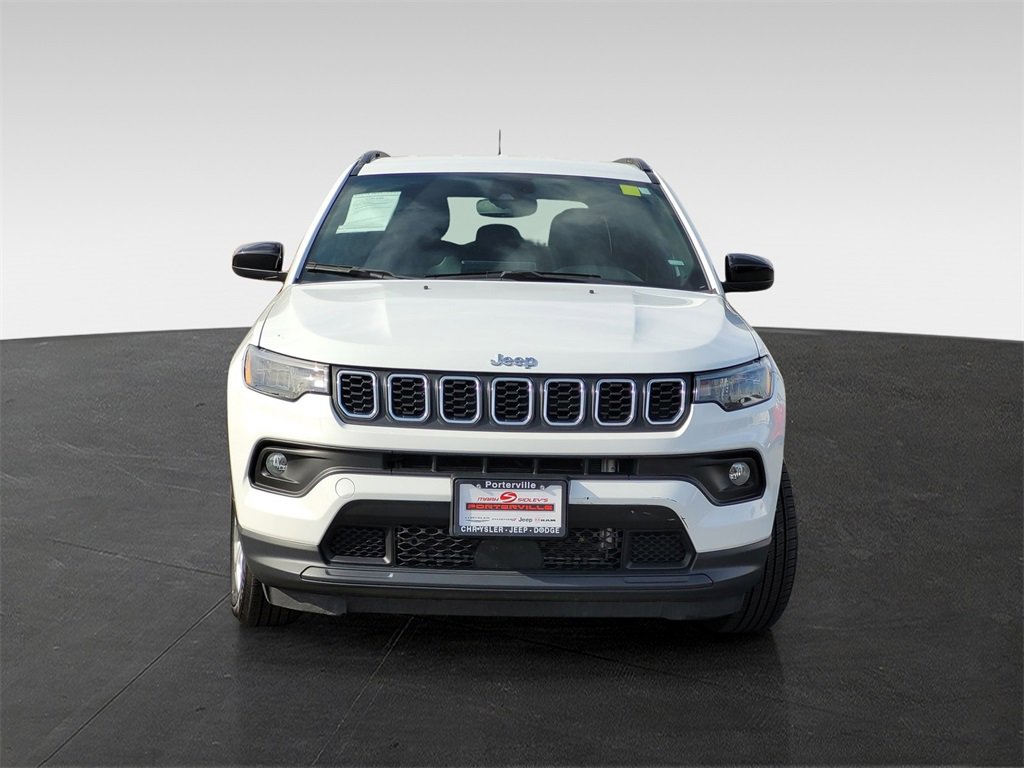 Used 2024 Jeep Compass Latitude image 2