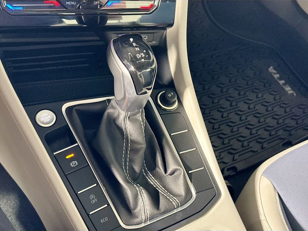 New 2025 Volkswagen Jetta SE image 17