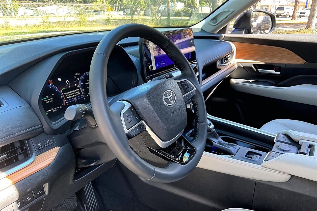 Used 2025 Toyota Grand Highlander AWD Hybrid image 14