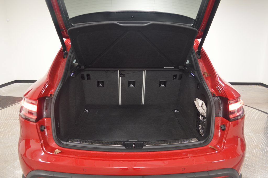 Certified 2025 Porsche Macan AWD/4WD image 37