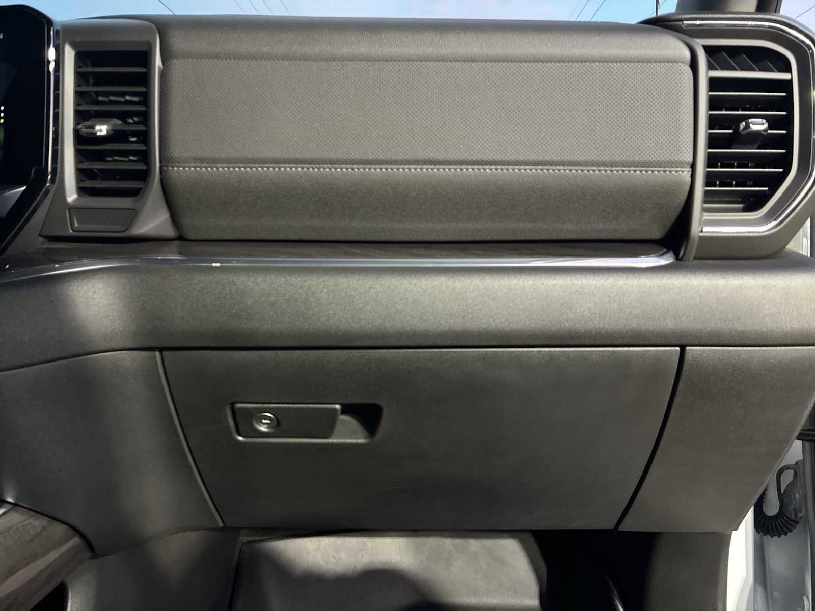 Used 2025 Chevrolet Silverado 3500 LTZ image 30