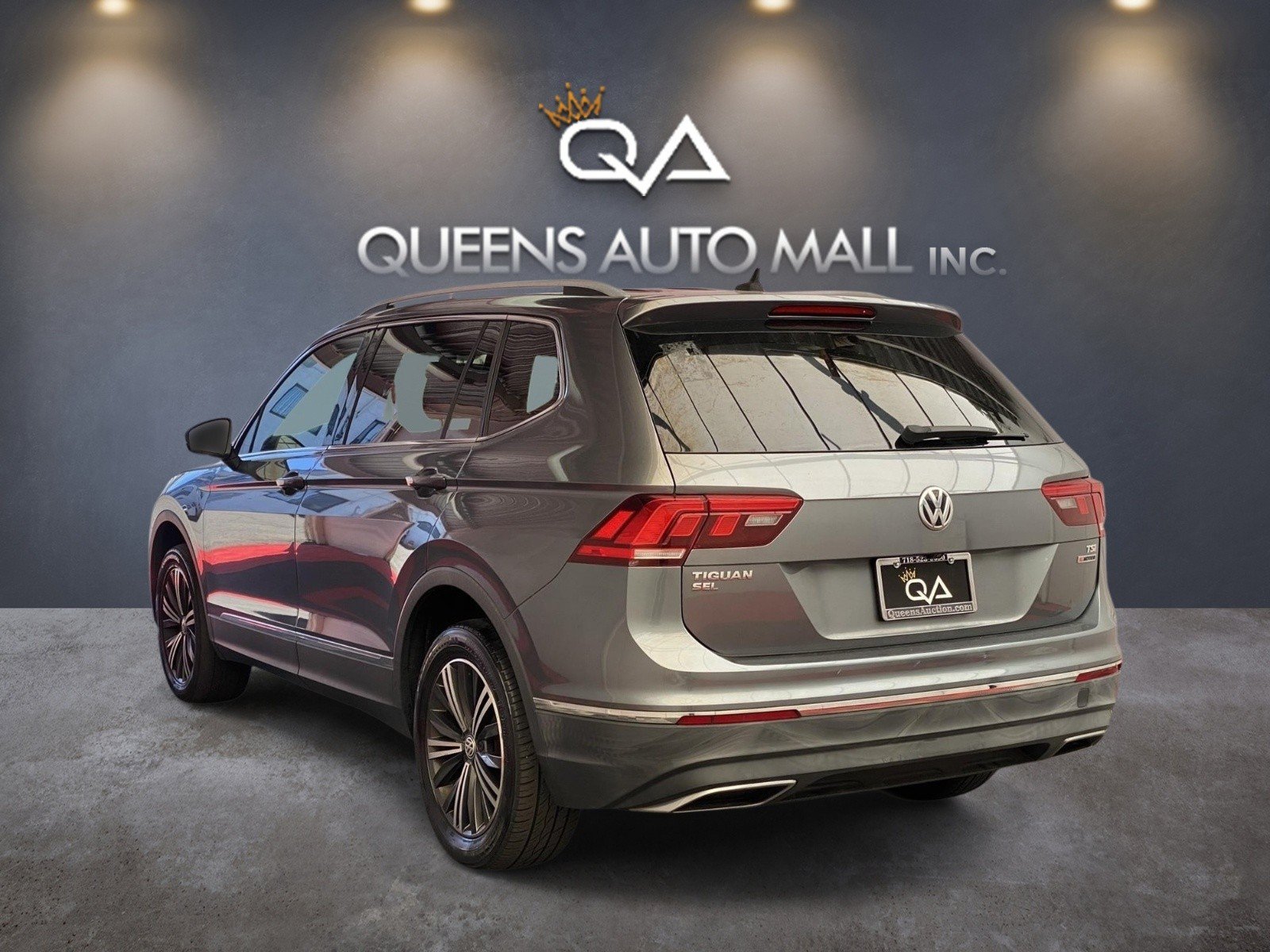Used 2018 Volkswagen Tiguan SEL AWD/4WD image 3