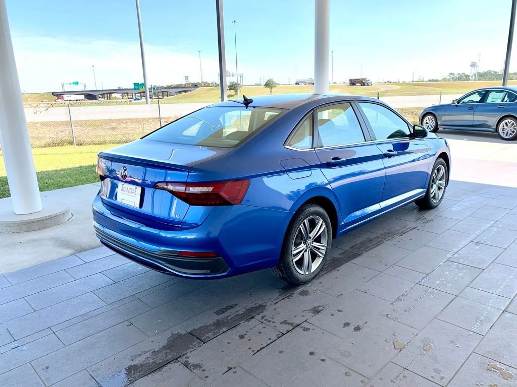 Used 2024 Volkswagen Jetta SE image 5
