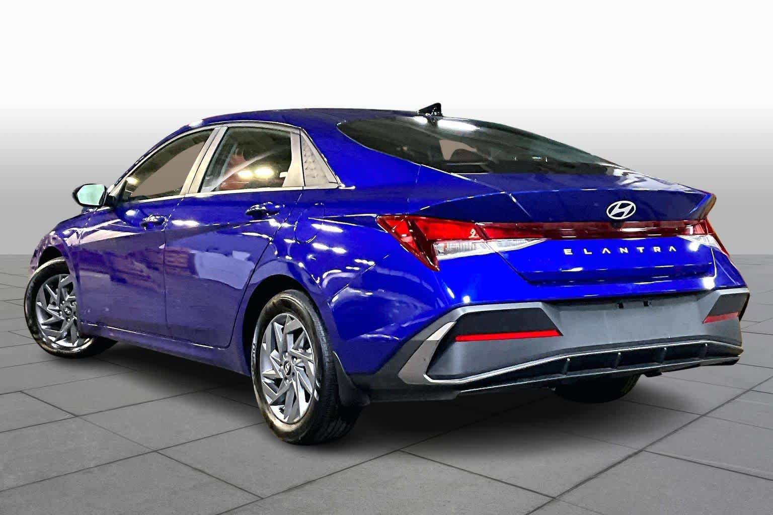 Used 2024 Hyundai Elantra SEL image 12